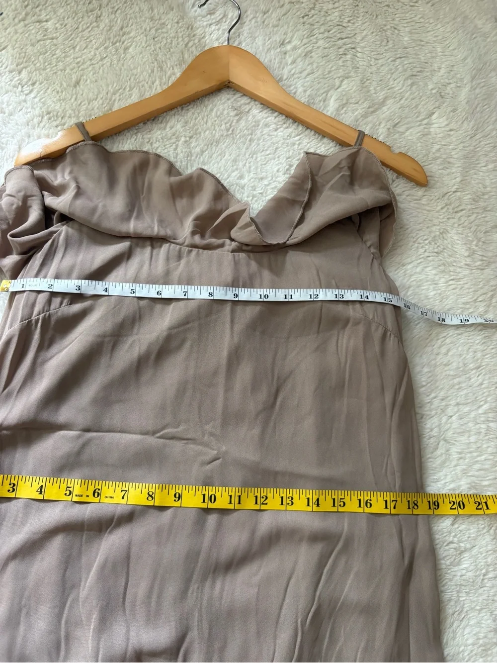 Abercrombie & Fitch Ruffle Maxi Dress Size Medium Taupe Tan Flowy Sleeveless